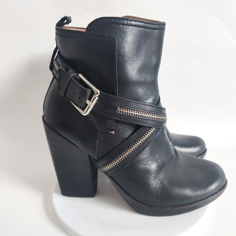 Michael Kors Ankle Boots 8.5 Biker Leather Zipper Strap Rachel Bilson Block Heel